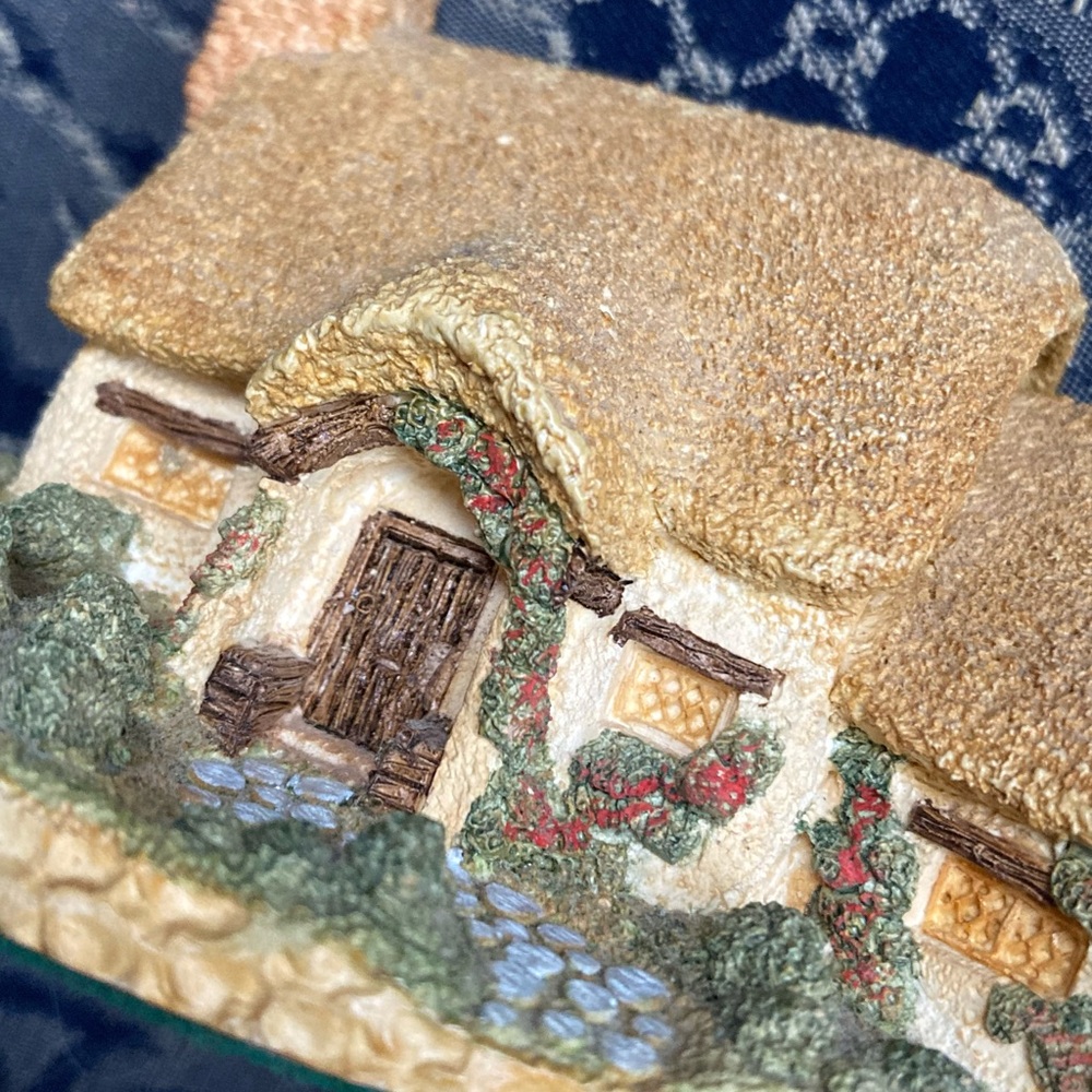 🌹1980 David Winter “Rose Cottage” English Cottage Collectible🌹